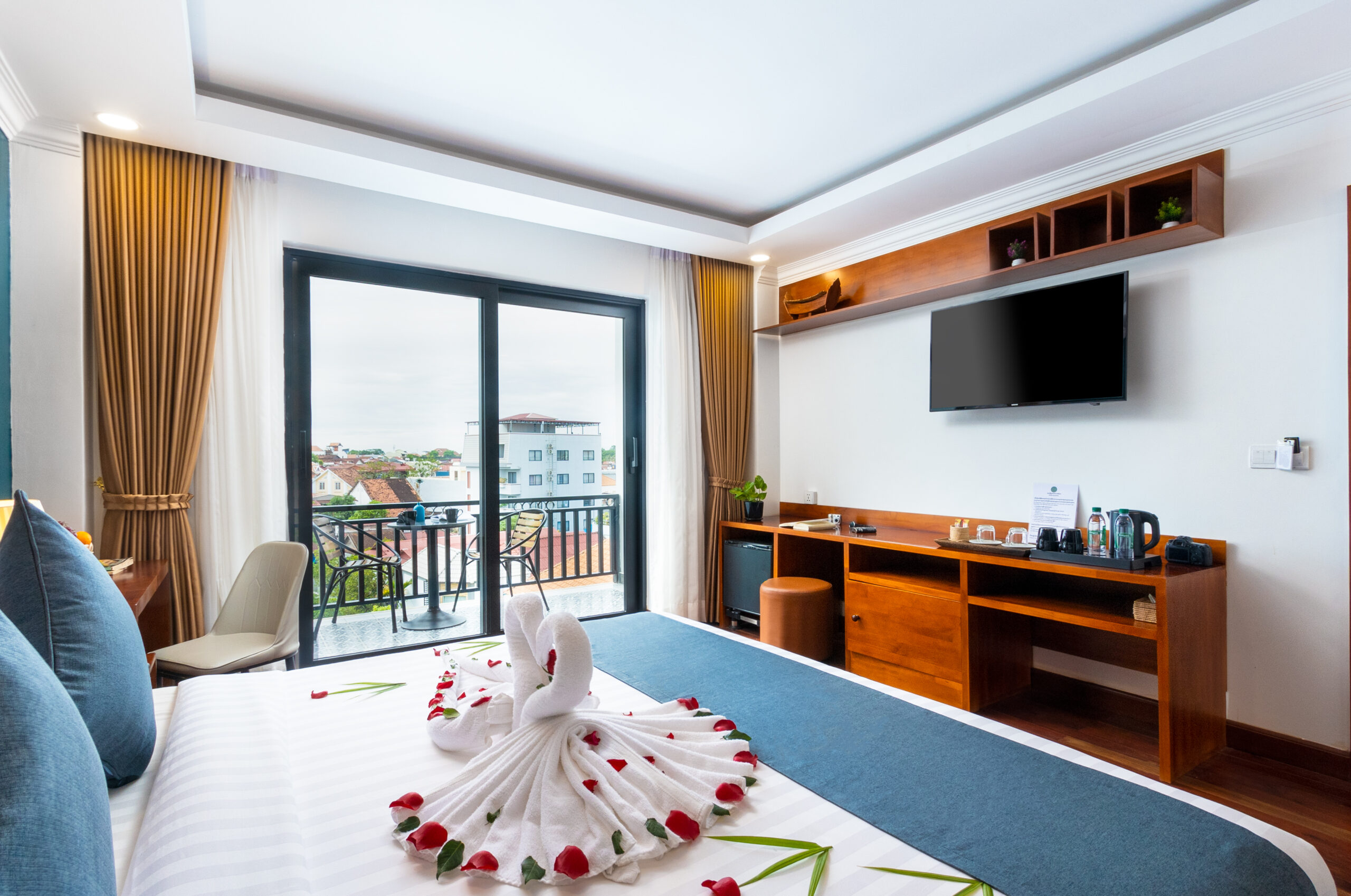 Junior Suite with Balcony City View
